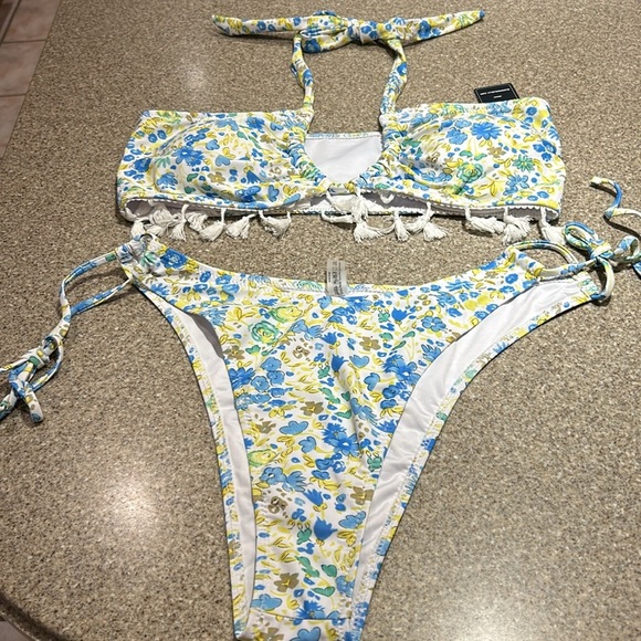COPY - Blooming Jelly Floral Bikini Set Halter top with Fringes Cheeky High Cut… - Picture 5 of 11